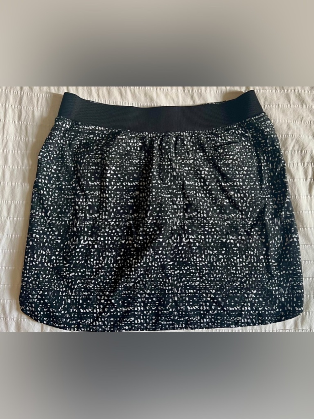 Cypress Club black and white printed skort